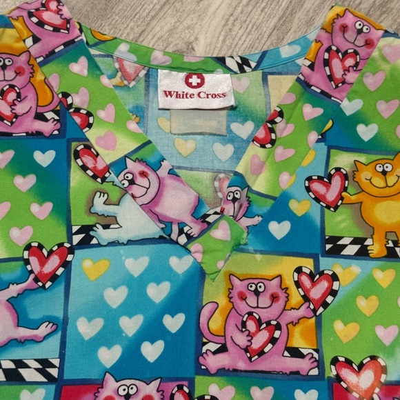 White Cross Cats Hearts Print Scrub Top Fun Novelty V Neck Short Sleeve‎ - Picture 3 of 4
